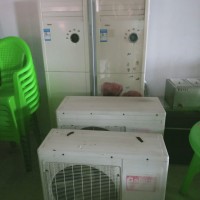 有兩個(gè)50柜機(jī)空調(diào)騰地方便宜出售，功能正常使用，兩臺(tái)2500